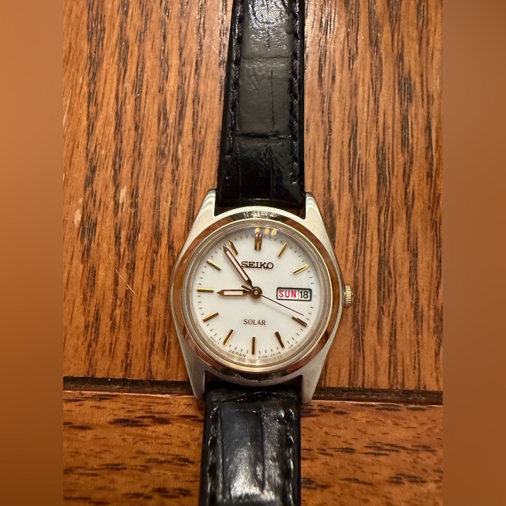 Seiko black leather band watch - Picture 2 of 3